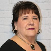 Profile Image of Diane Holden