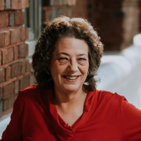 Profile Image of Lisa Elliott
